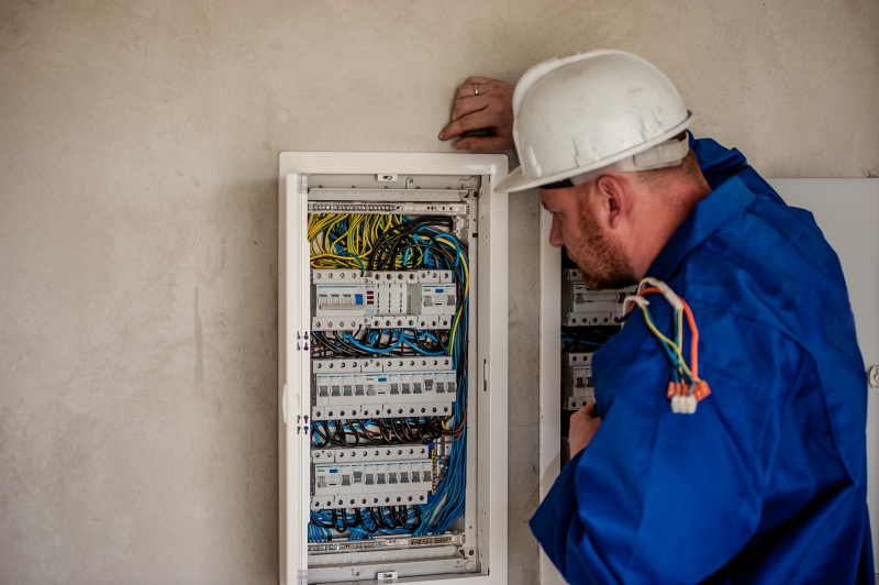 electricite-CASTILLON-min_electrician-2755683